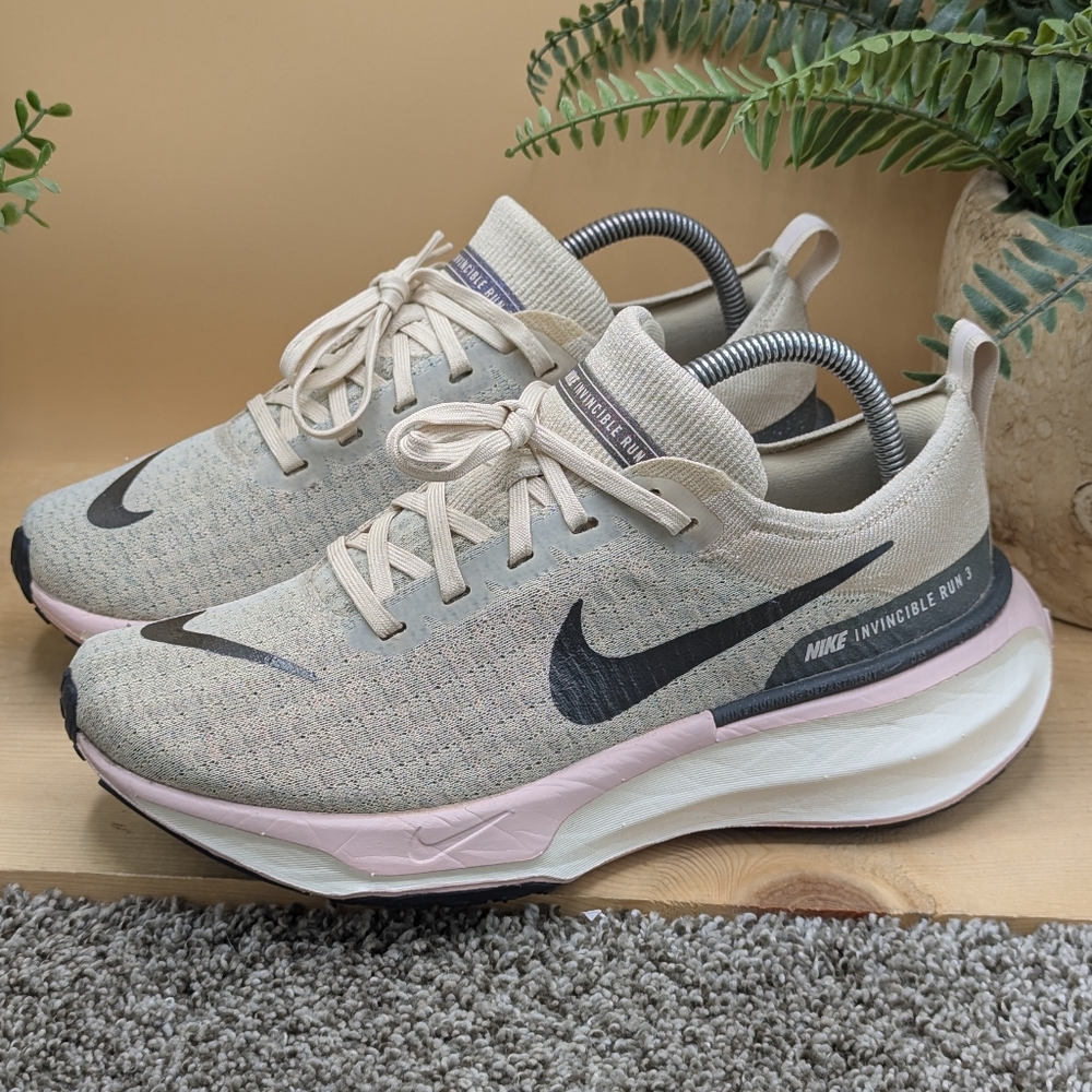 Nike Invincible Run 3 Women’s Running Shoes - Cream/Pink Size 9.5 LIKE NEW